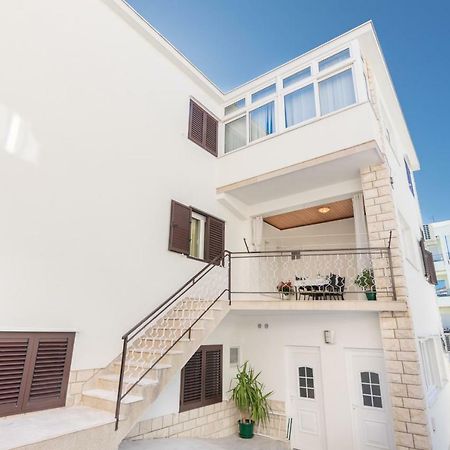 Apartment Holiday Makarska Bagian luar foto