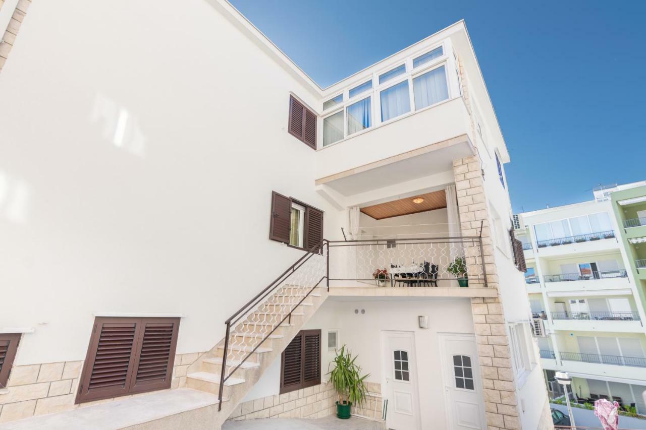Apartment Holiday Makarska Bagian luar foto