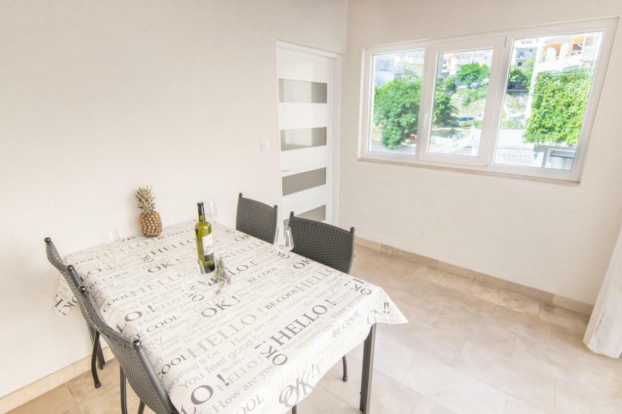 Apartment Holiday Makarska Bagian luar foto