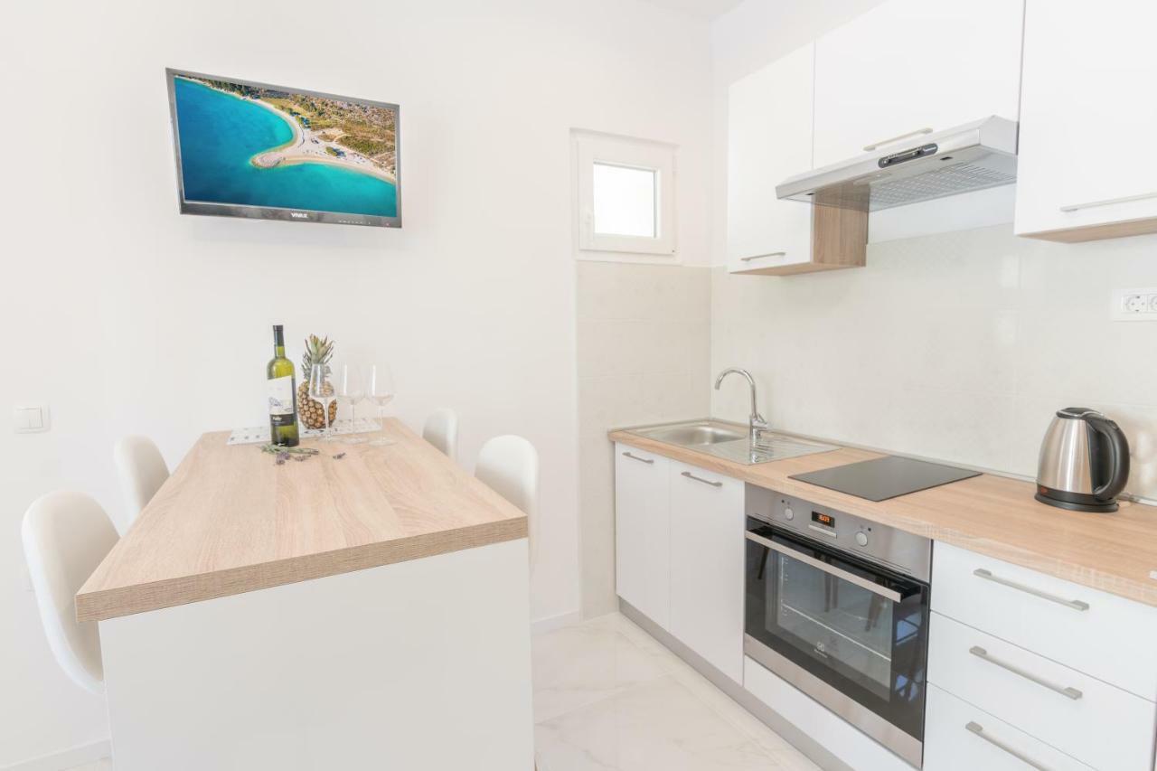 Apartment Holiday Makarska Bagian luar foto