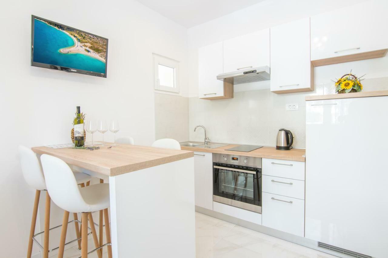 Apartment Holiday Makarska Bagian luar foto