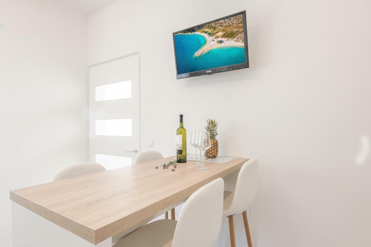 Apartment Holiday Makarska Bagian luar foto