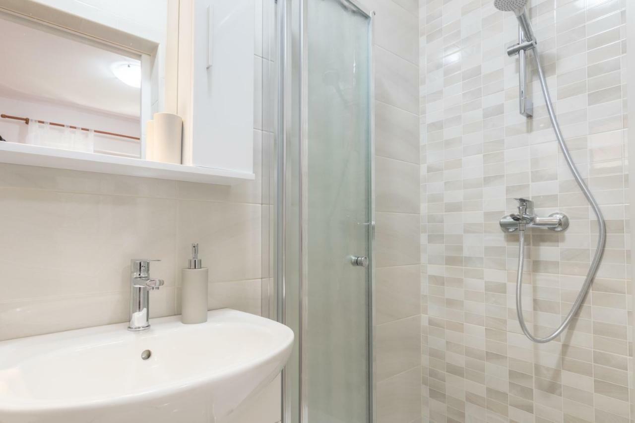 Apartment Holiday Makarska Bagian luar foto