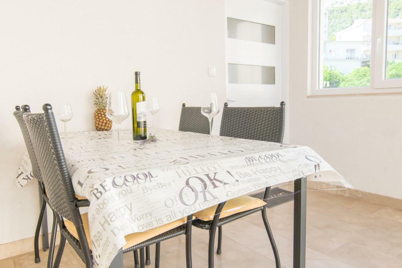 Apartment Holiday Makarska Bagian luar foto